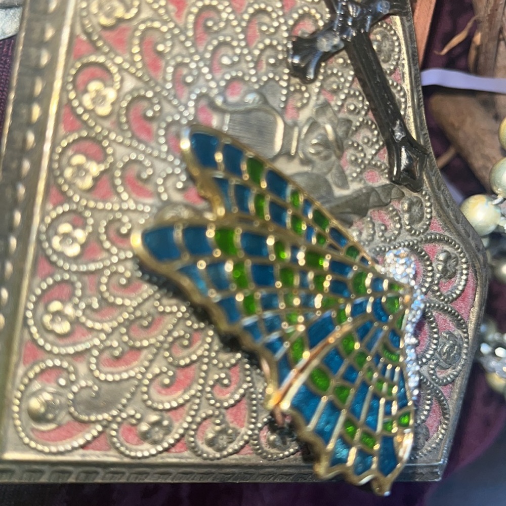 KJL Kenneth Jay Lane signed butterfly brooch - Picture 2 of 4